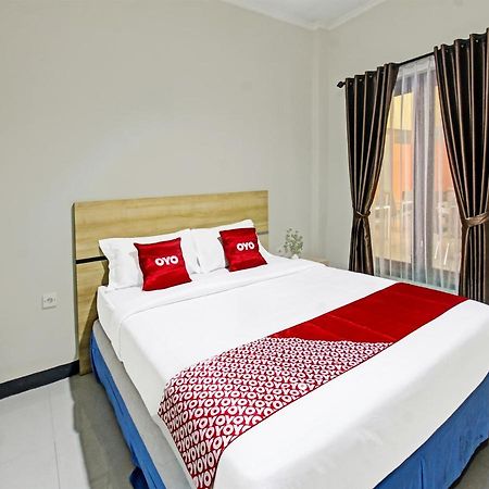 Oyo 91617 Hotel Mutiara 롬복 외부 사진