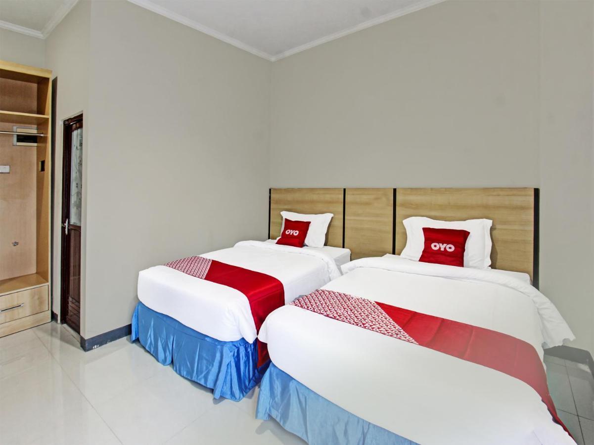 Oyo 91617 Hotel Mutiara 롬복 외부 사진