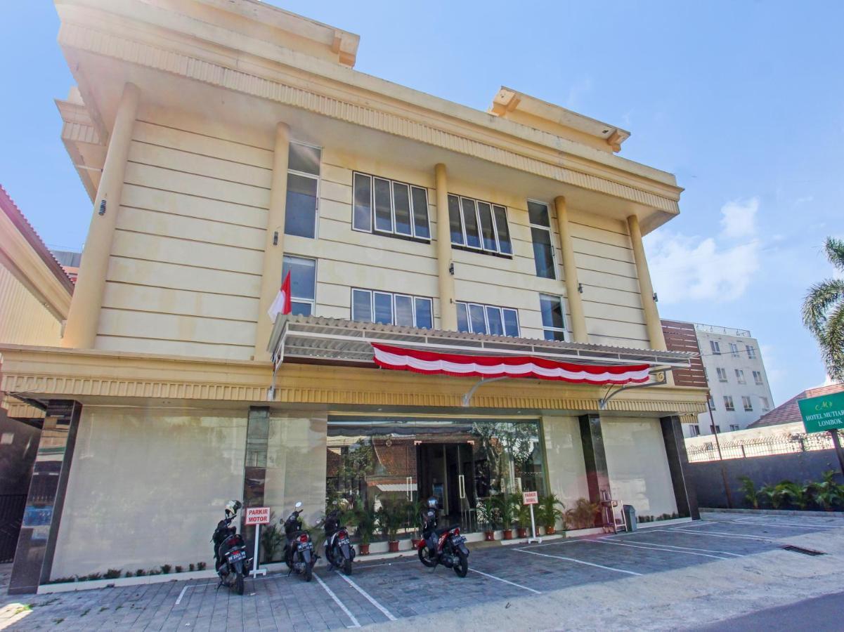 Oyo 91617 Hotel Mutiara 롬복 외부 사진