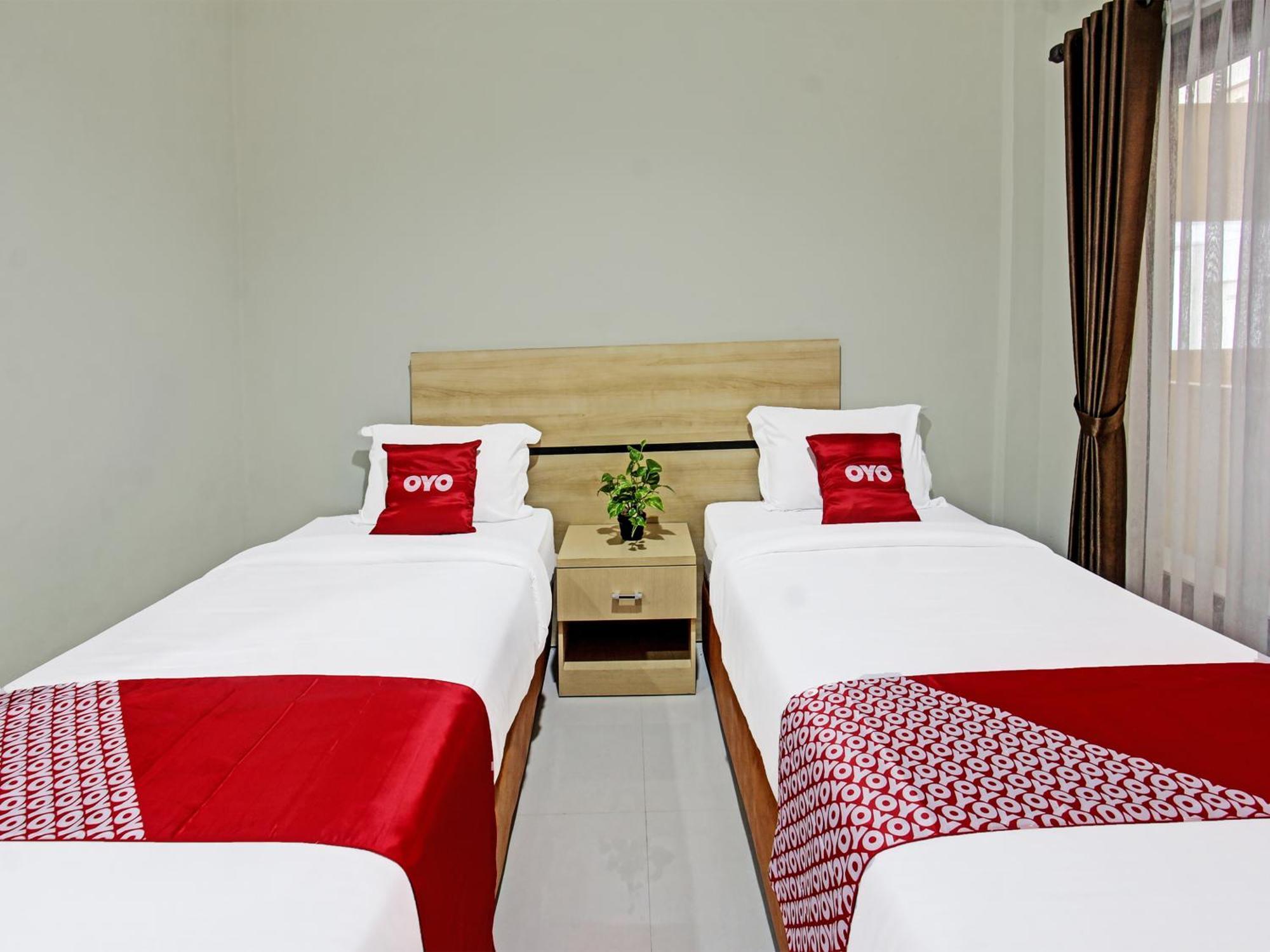 Oyo 91617 Hotel Mutiara 롬복 외부 사진