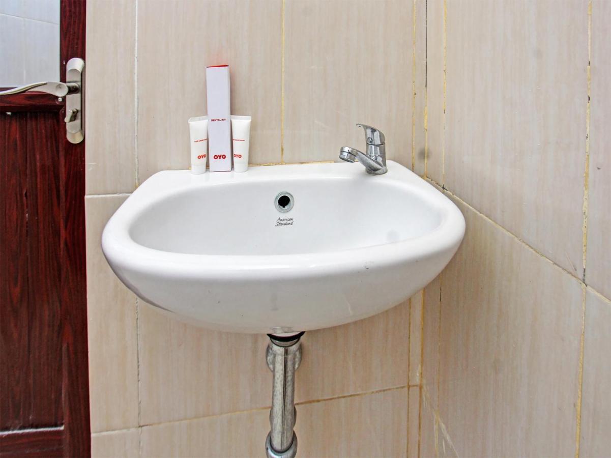 Oyo 91617 Hotel Mutiara 롬복 외부 사진