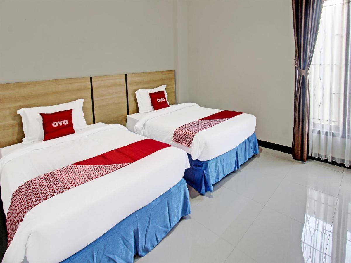 Oyo 91617 Hotel Mutiara 롬복 외부 사진
