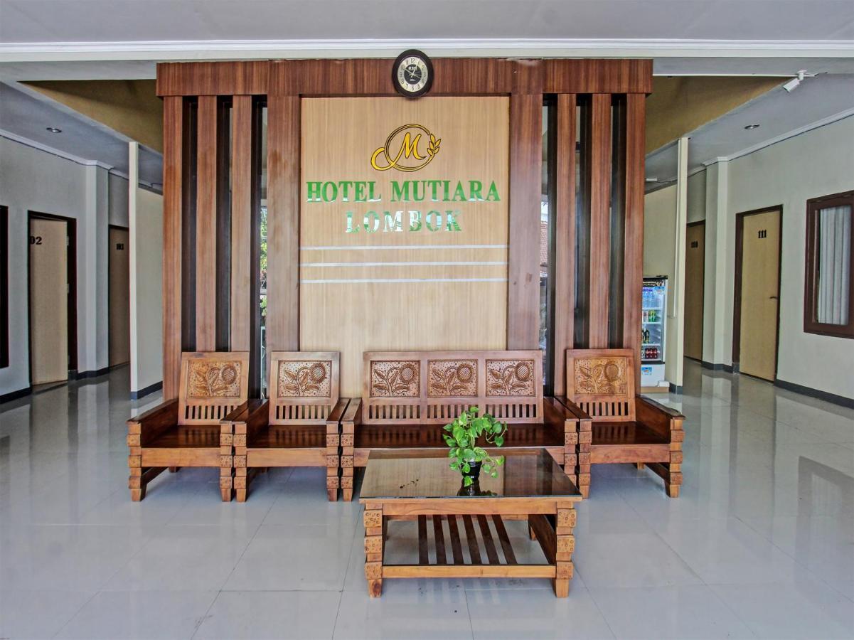 Oyo 91617 Hotel Mutiara 롬복 외부 사진