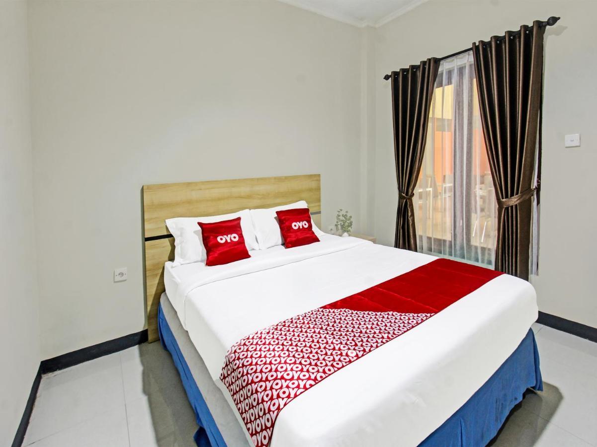 Oyo 91617 Hotel Mutiara 롬복 외부 사진