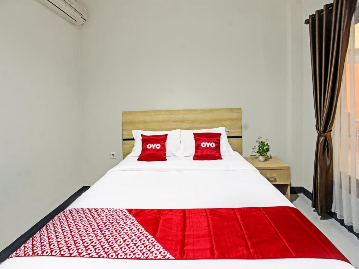 Oyo 91617 Hotel Mutiara 롬복 외부 사진