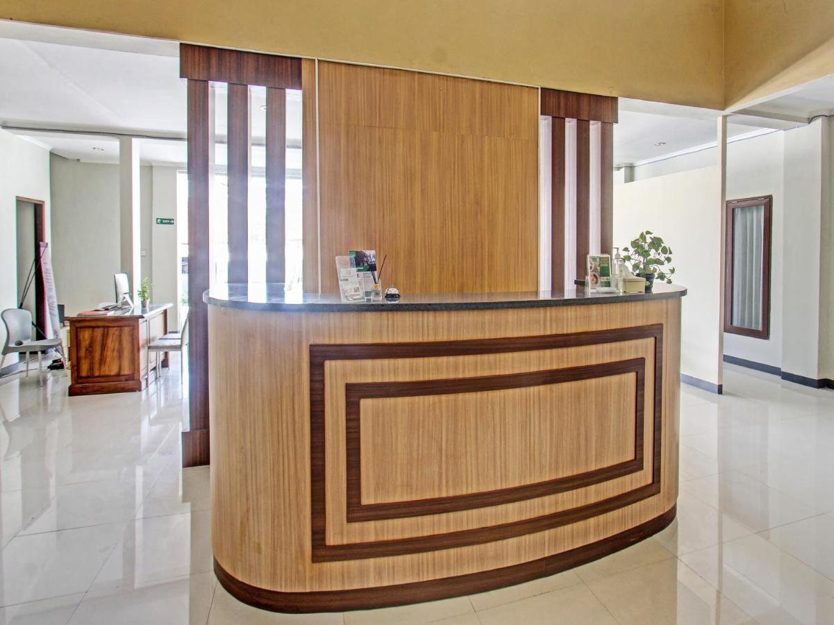 Oyo 91617 Hotel Mutiara 롬복 외부 사진