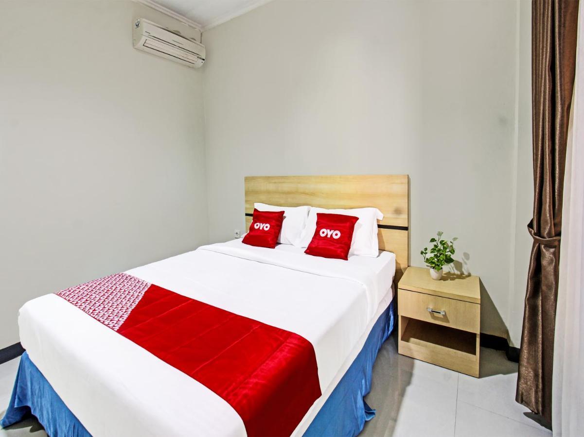 Oyo 91617 Hotel Mutiara 롬복 외부 사진