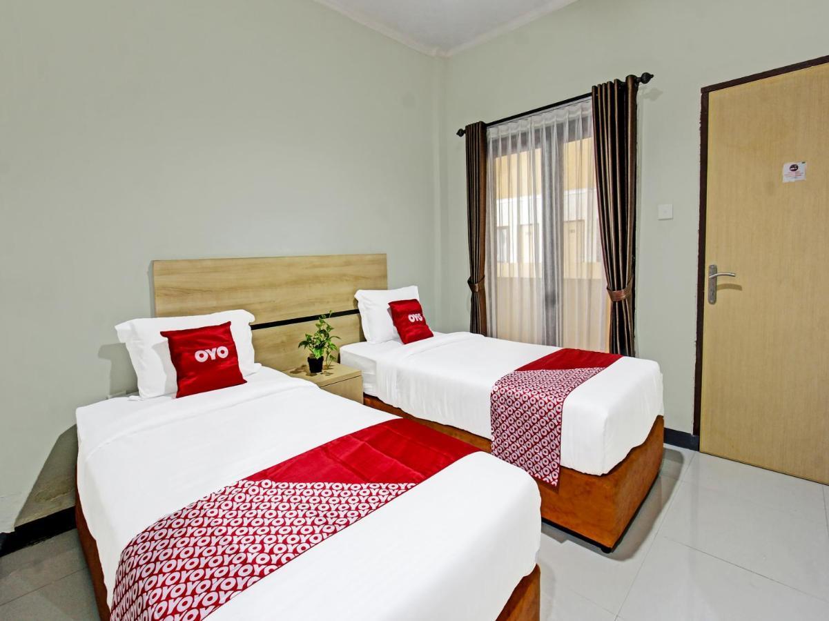 Oyo 91617 Hotel Mutiara 롬복 외부 사진