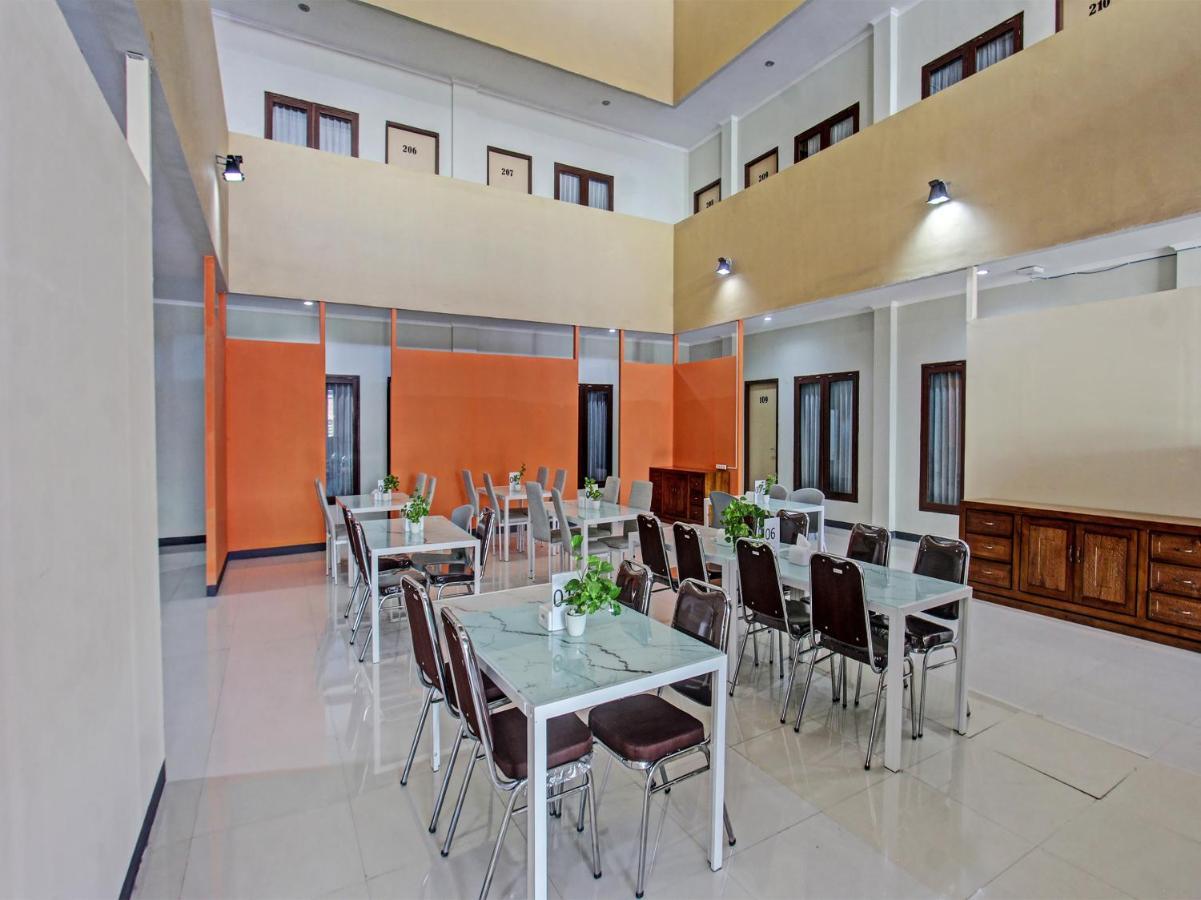 Oyo 91617 Hotel Mutiara 롬복 외부 사진