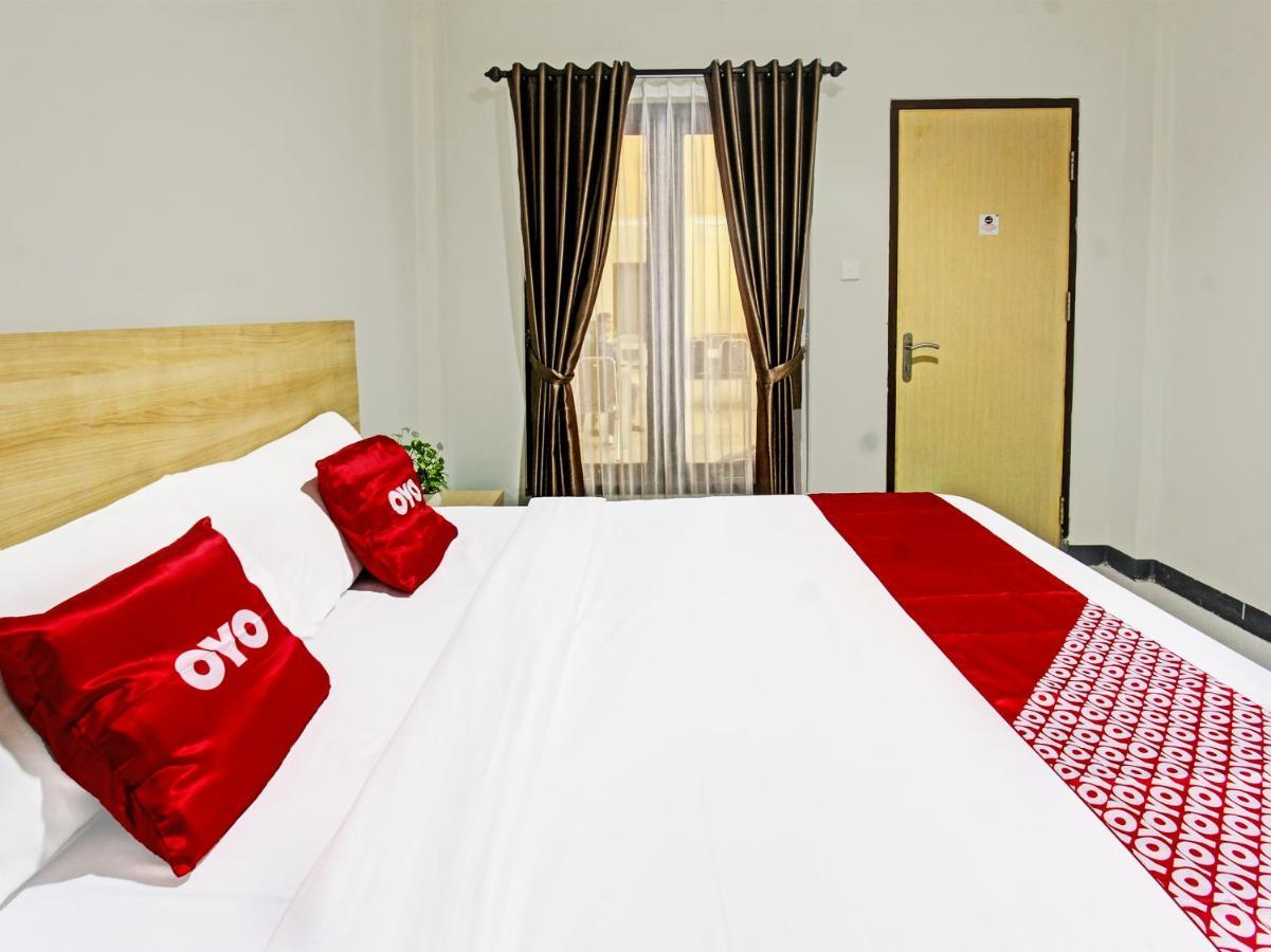 Oyo 91617 Hotel Mutiara 롬복 외부 사진
