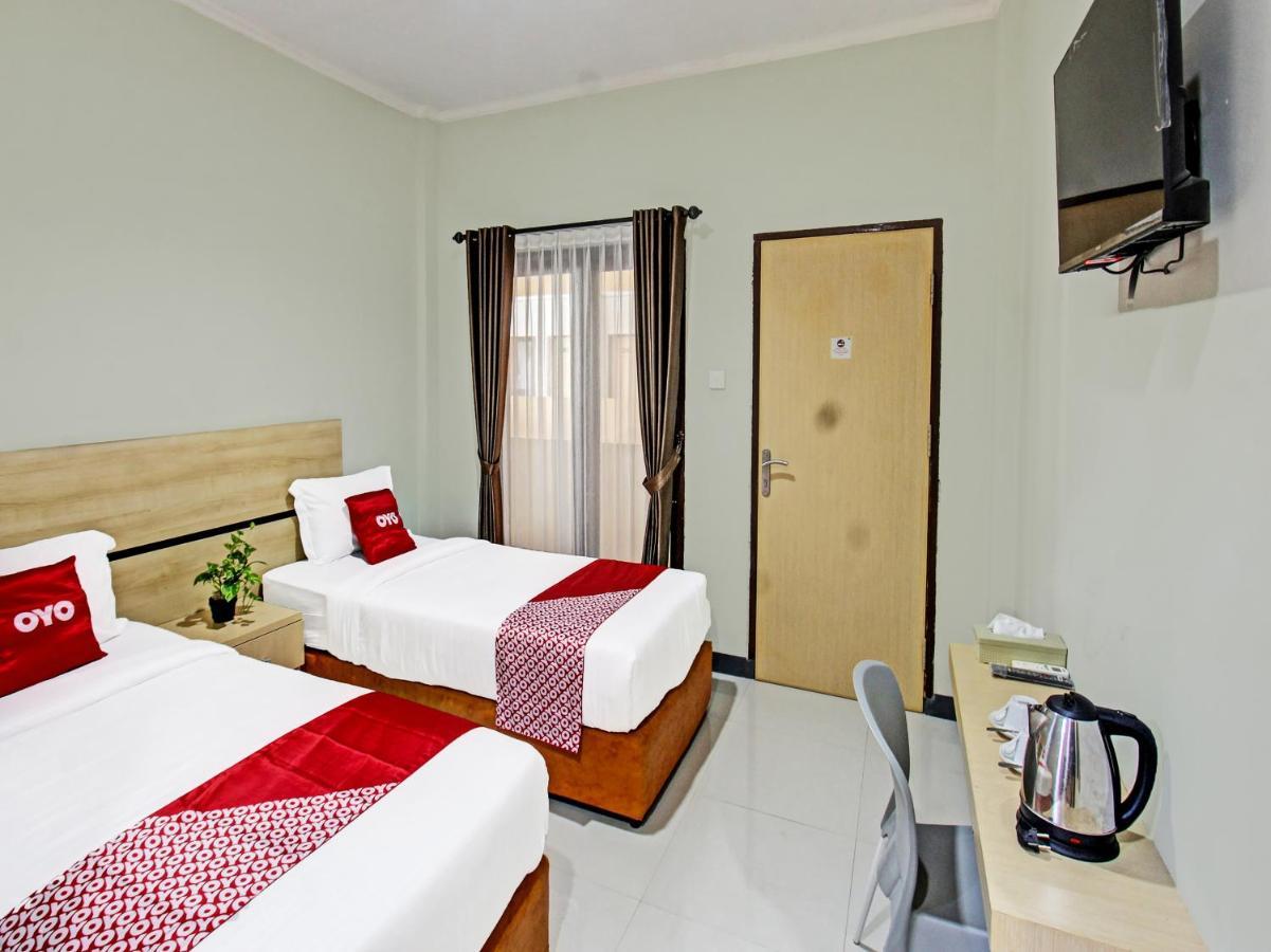 Oyo 91617 Hotel Mutiara 롬복 외부 사진