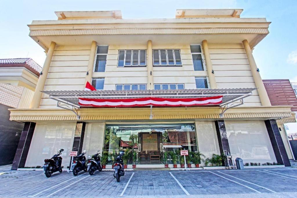 Oyo 91617 Hotel Mutiara 롬복 외부 사진